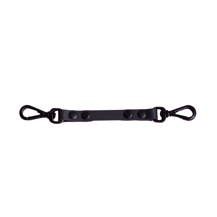 Czarny łącznik Bueno DOG 13 mm z dwoma aluminiowymi karabińczykami