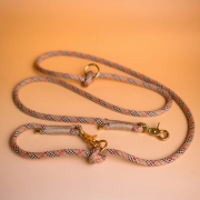 Smycz Tartan Beige z pętlą rączki i złotymi karabińczykami