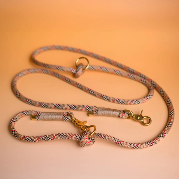 Smycz Tartan Beige z pętlą rączki i złotymi karabińczykami