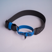 Obroża martingale 40 mm – zbliżenie na okucia i kółko do smyczy, Bueno DOG niebieska czarna