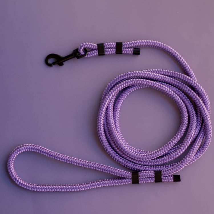 Smycz Purple z czarnym karabińczykiem, widok całości