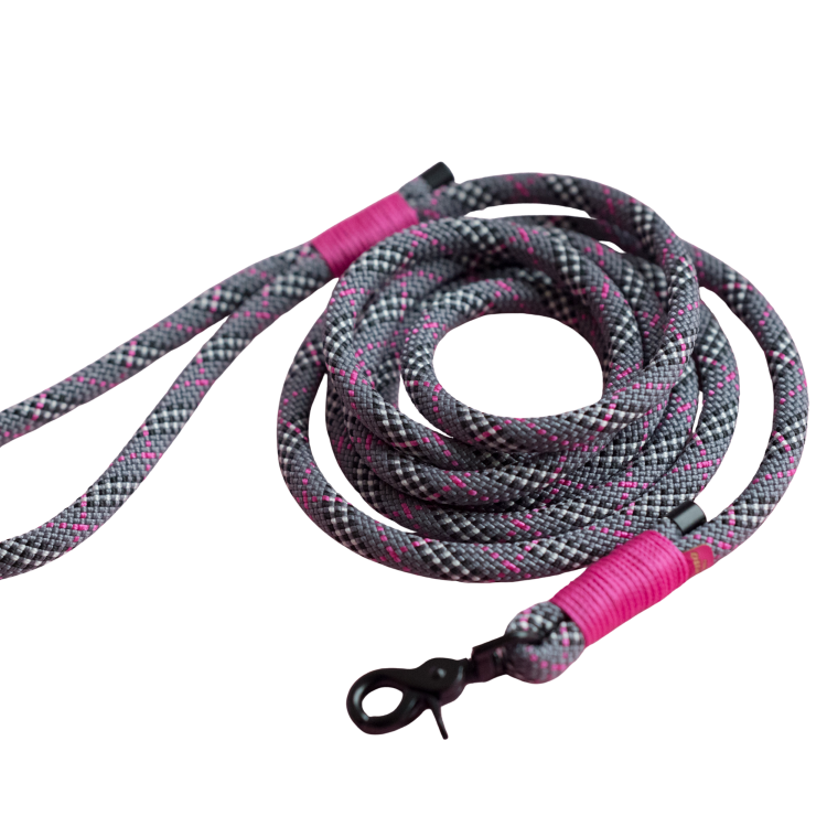 Smycz miejska Tartan Fuchsia Grey z różowymi owijkami i czarnym karabińczykiem