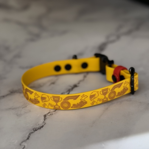 Obroża dla psa z grawerem Formula 1, sportowy wzór F1 na musztardowej taśmie