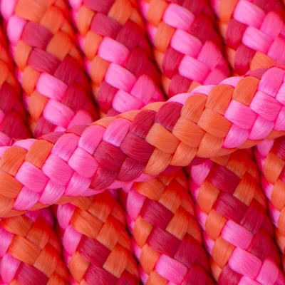 Zbliżenie różowo-pomarańczowego splotu liny Candy Stick