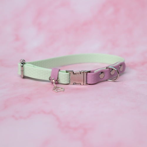 Miętowa obroża Bueno DOG z lawendowymi dodatkami i zawieszką w kształcie łapki