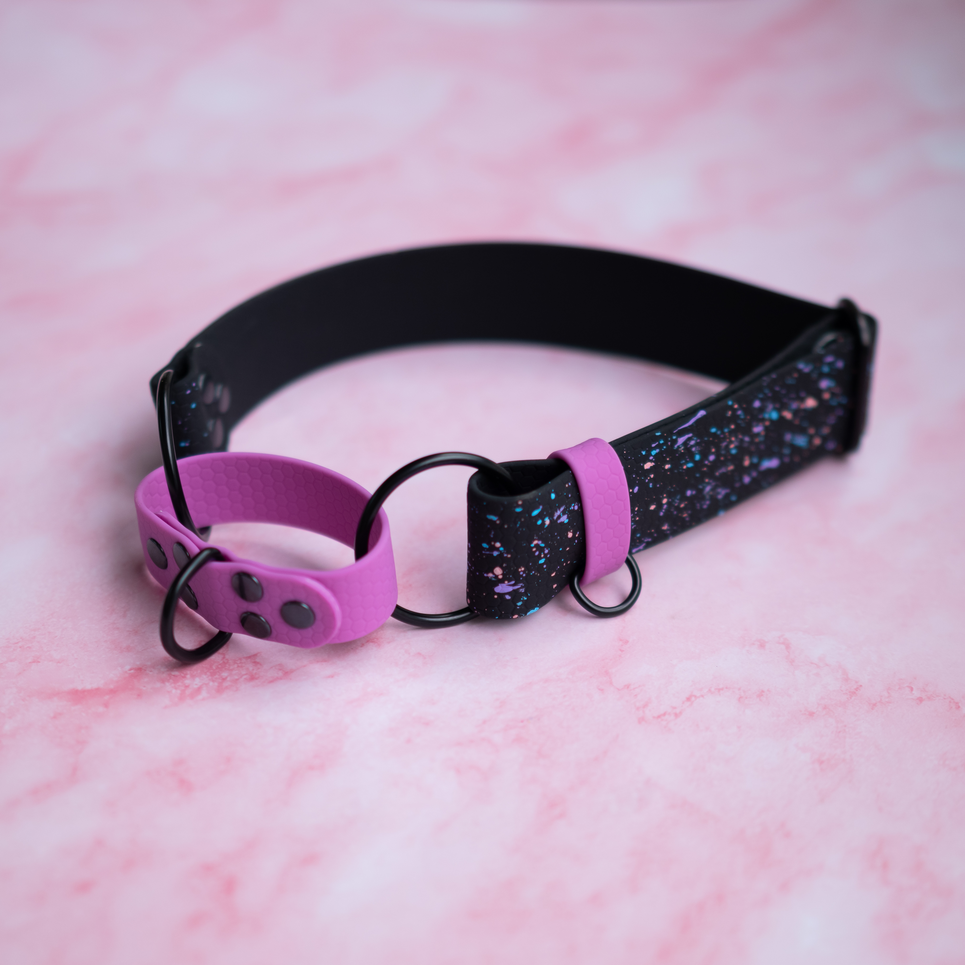Obroża martingale 4 cm – efekt SPLASH na taśmie PVC/TPU, wzór nakrapiania Bueno DOG