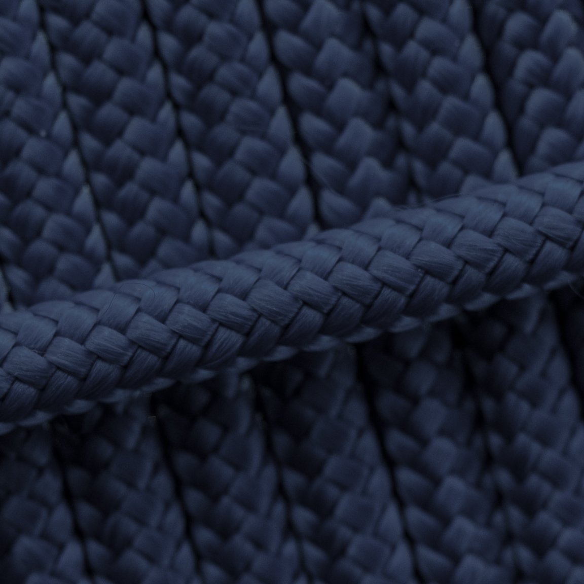 Granatowa lina Dark Blue do smyczy przepinanej Bueno DOG, zbliżenie splotu